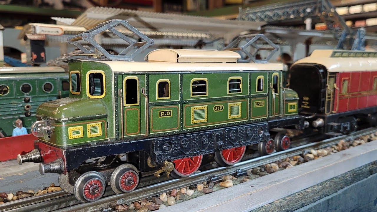 BEAUTIFUL CLASSIC TINPLATE TOY TRAINS FROM FRANCE 0 GAUGE