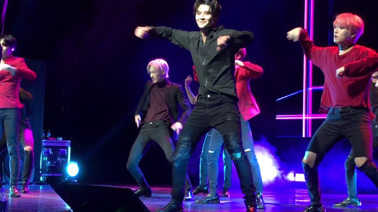 Sf9 play hard (unlimited tour in Paris)