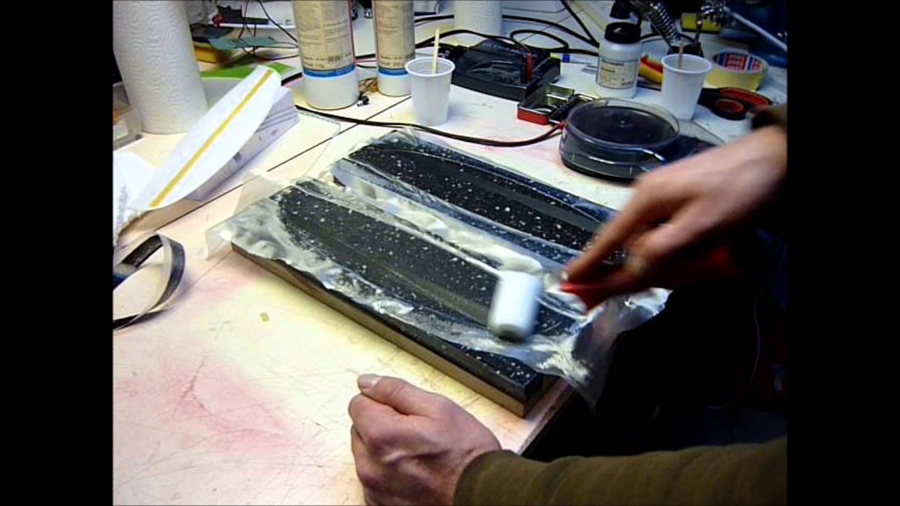 Moulding a tail for a dlg