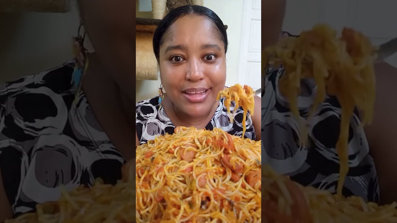 #mukbang #comendomuito macarrão cabelo de anjo com molho de salsicha+