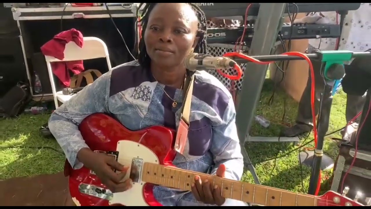Yaa Boatemaa performed by the finest all female band - Lipstick Queens