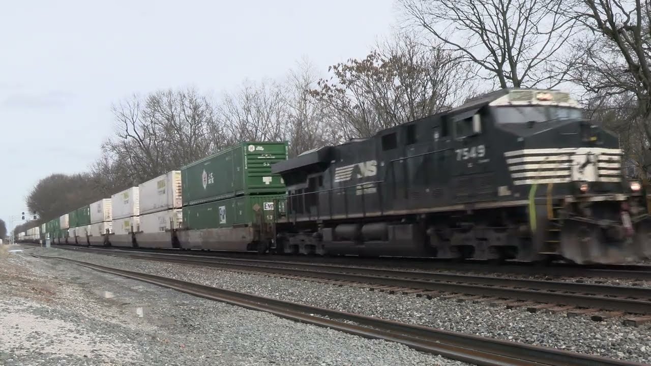 NORFOLK SOUTHERN GE ES44DC GEVO Southbound Intermodal Container Train