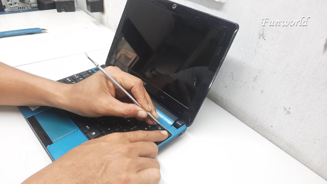 How to disassemble the Aspire One D270 laptop keyboard