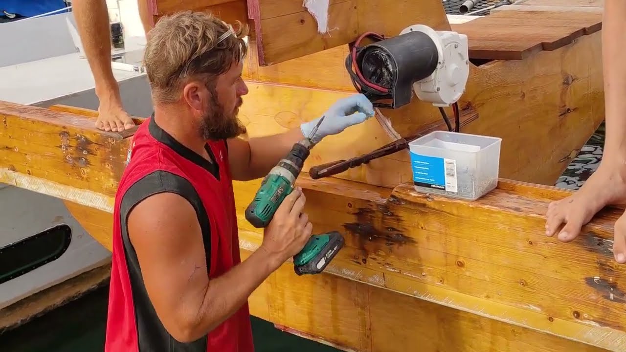 Rebuilding our catamaran Wharram Tehini 54