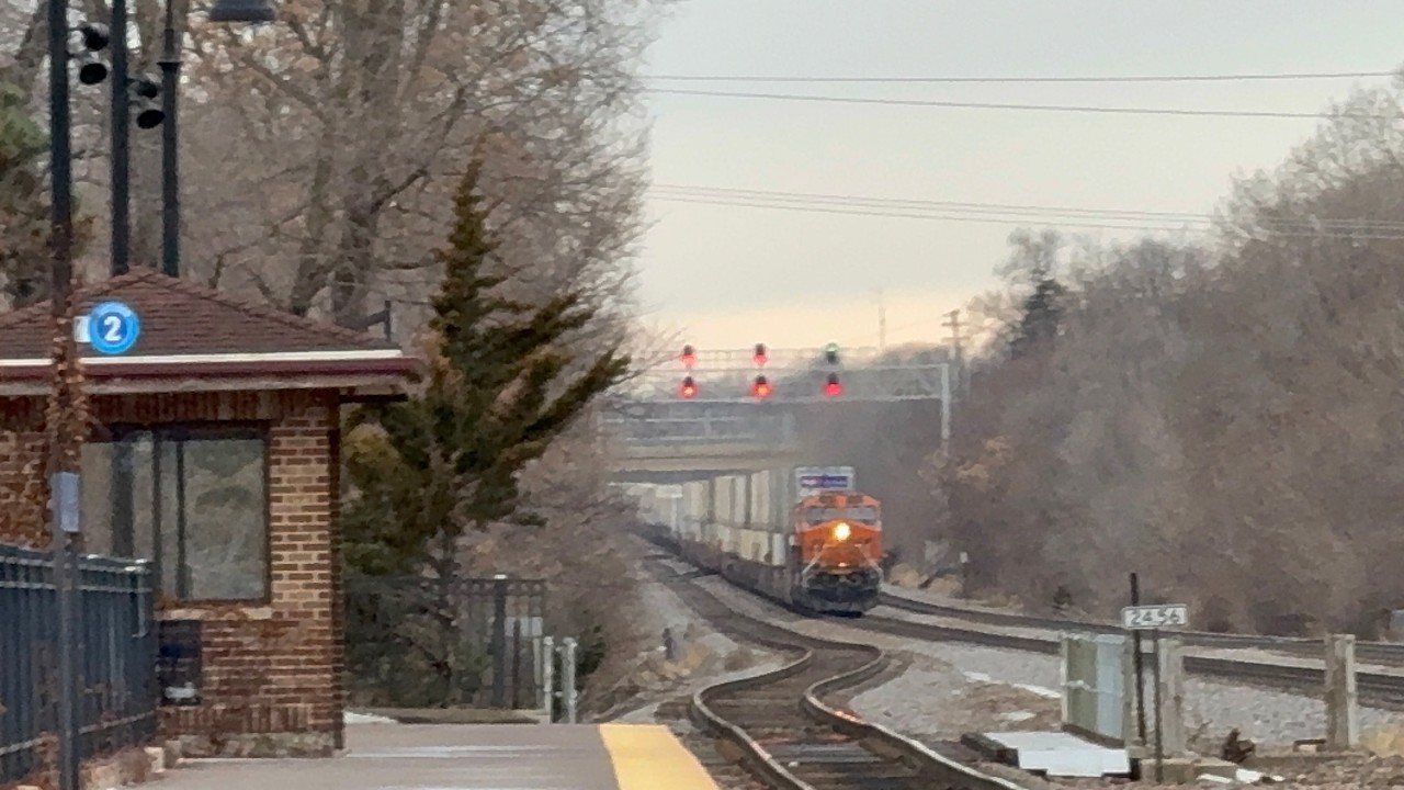 BNSF, Amtrak, and Metra from Lisle and Naperville IL 12/20/25