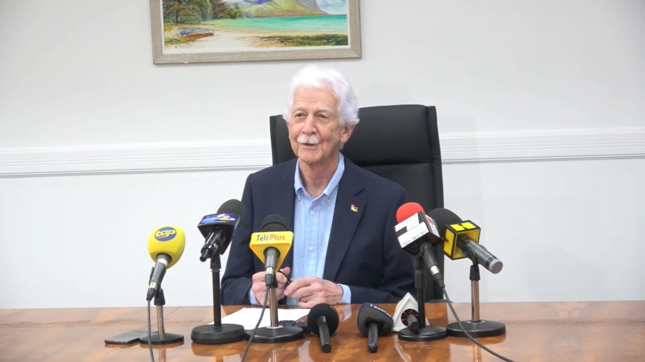 En direct: déclaration de Paul Bérenger