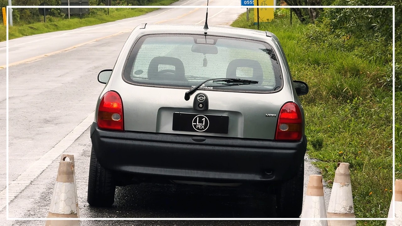 Mais que dirigir… é SENTIR! Rolê chuvoso de Corsa 97 🌧️🚗✨