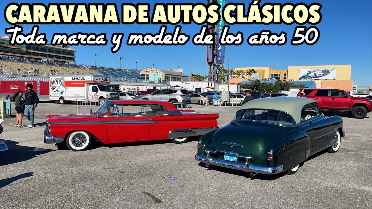 Caravana de autos clásicos. Toda marca y modelos de los años 1950