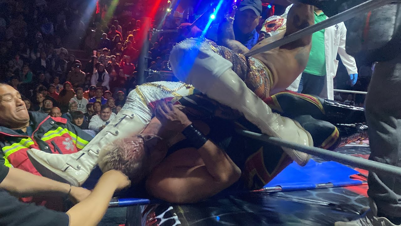 DMT Azul se va en contra de Shocker en la Arena Neza y lo manda en camill4