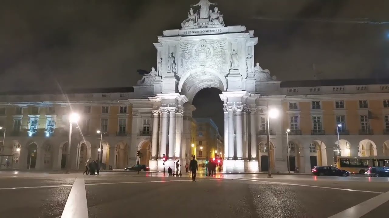 Lisbon walk by night - #travel by #cruiseship