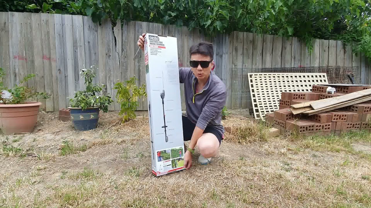 Ozito 500W Electric Pole Hedge Trimmer - Unbiased review.