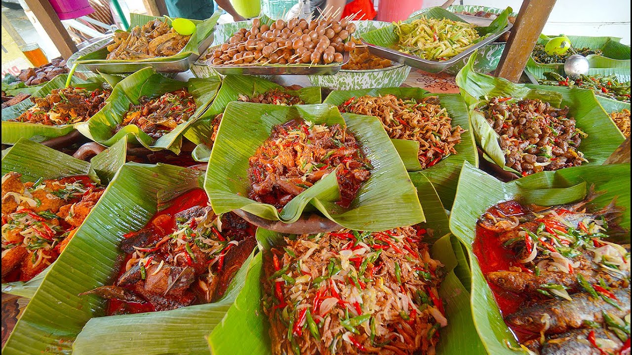 NASI GUDEG CUMA 5 RIBU, LAUKNYA BANYAK BANGET !!