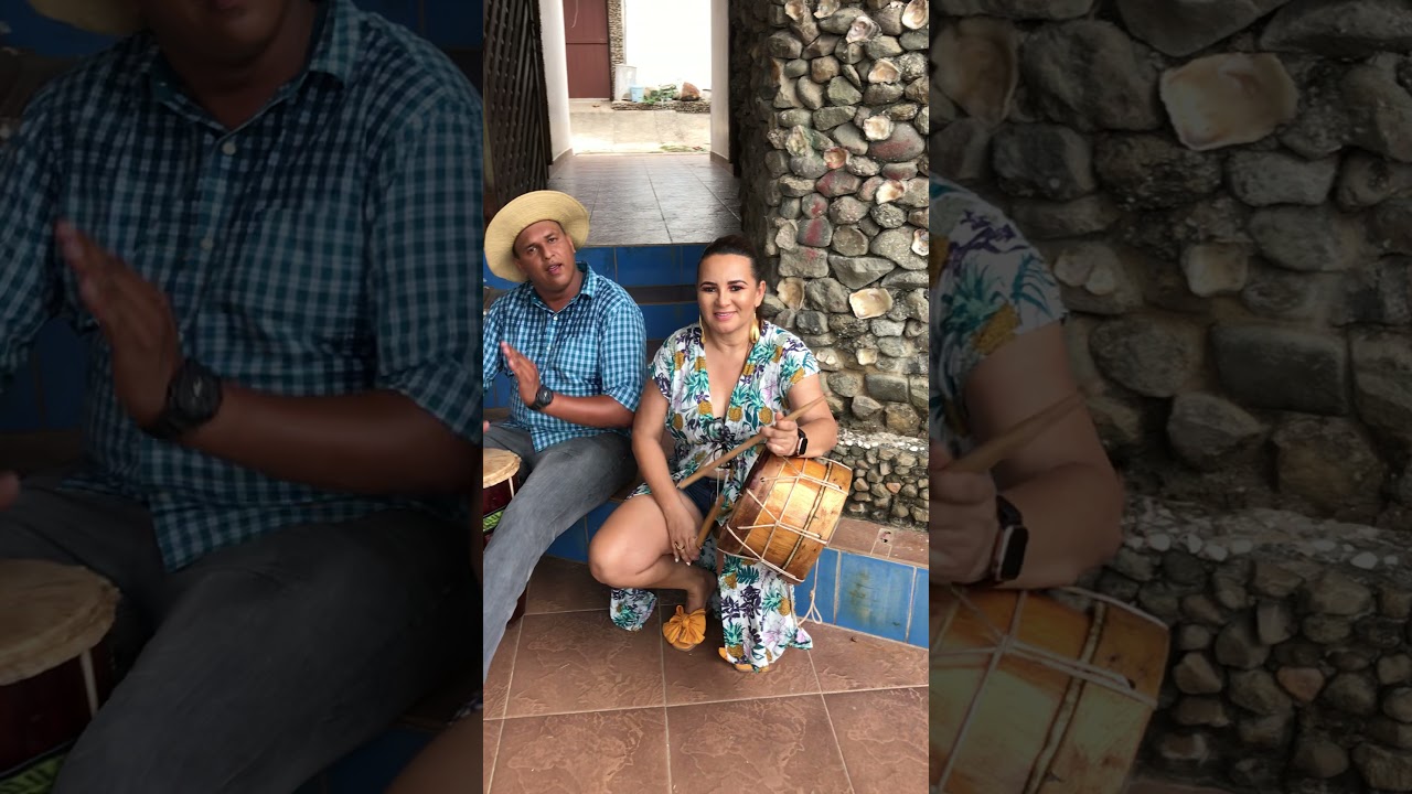 Tamboritos Panameños - Cantalante Roxana Jaén
