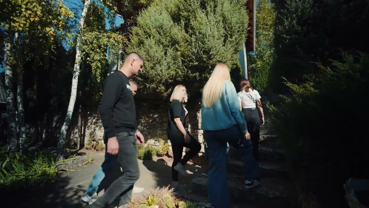 La Serbskii Dom, fiecare detaliu reflectă căldura satului și ospitalitatea gazdelor.