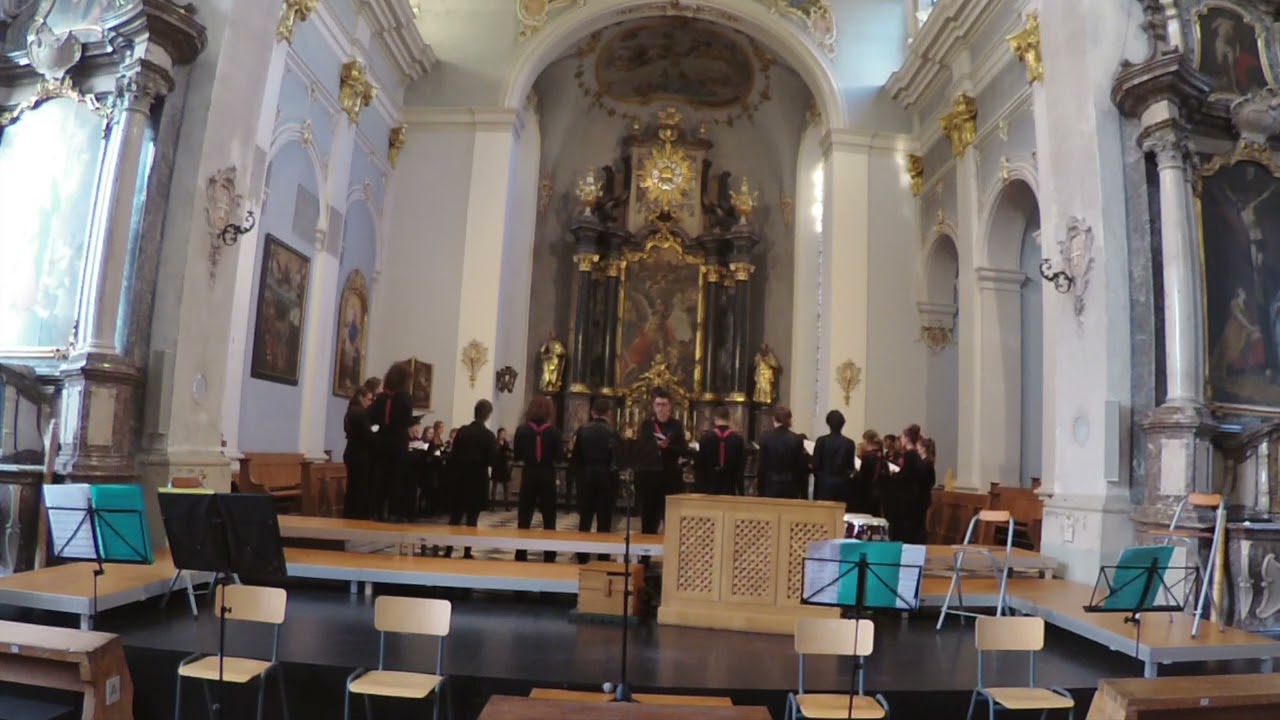 Crux fidelis de Sarah MacDonald suivi de la March ( 