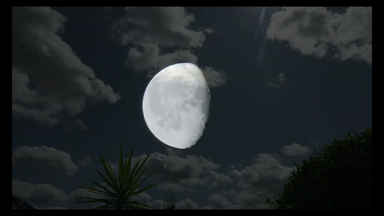 Route des rèves-Strasse der Träume-Nuages -lune et soleil  4k