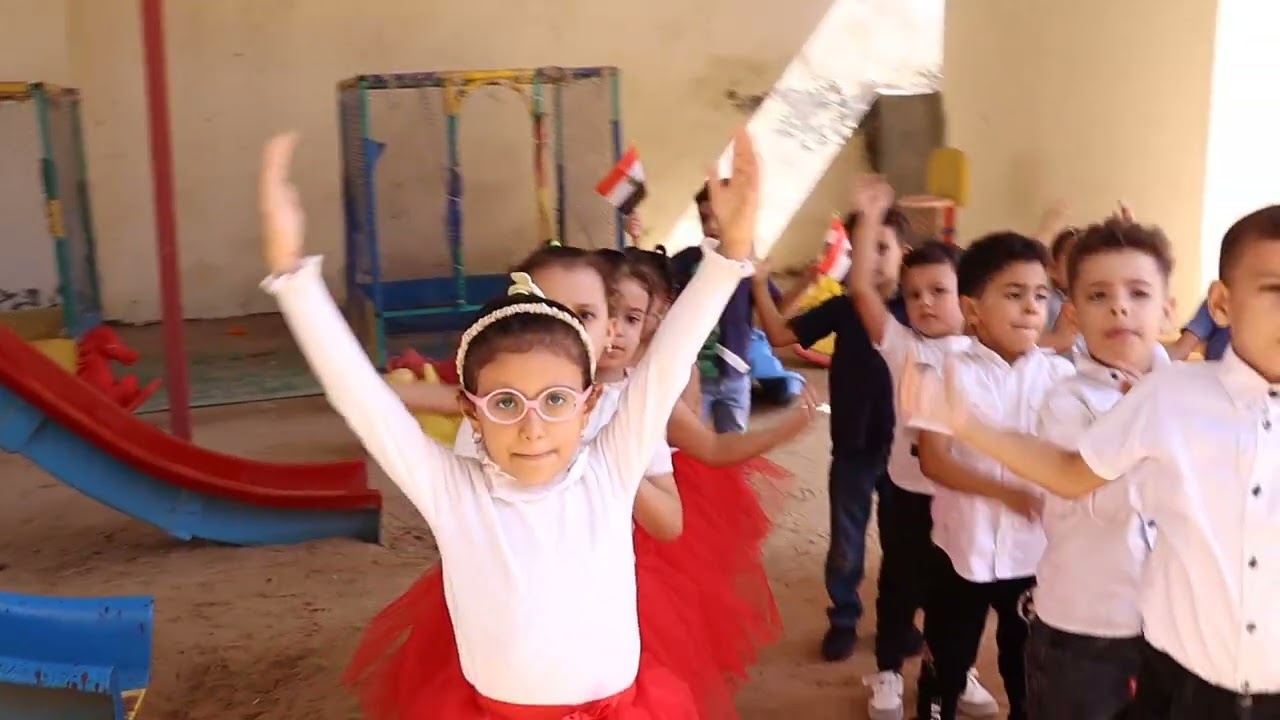 مصر يا أم الدنيا يا حبيبتىي يا بلدي إستعراض أطفال حضانة الرجاء 