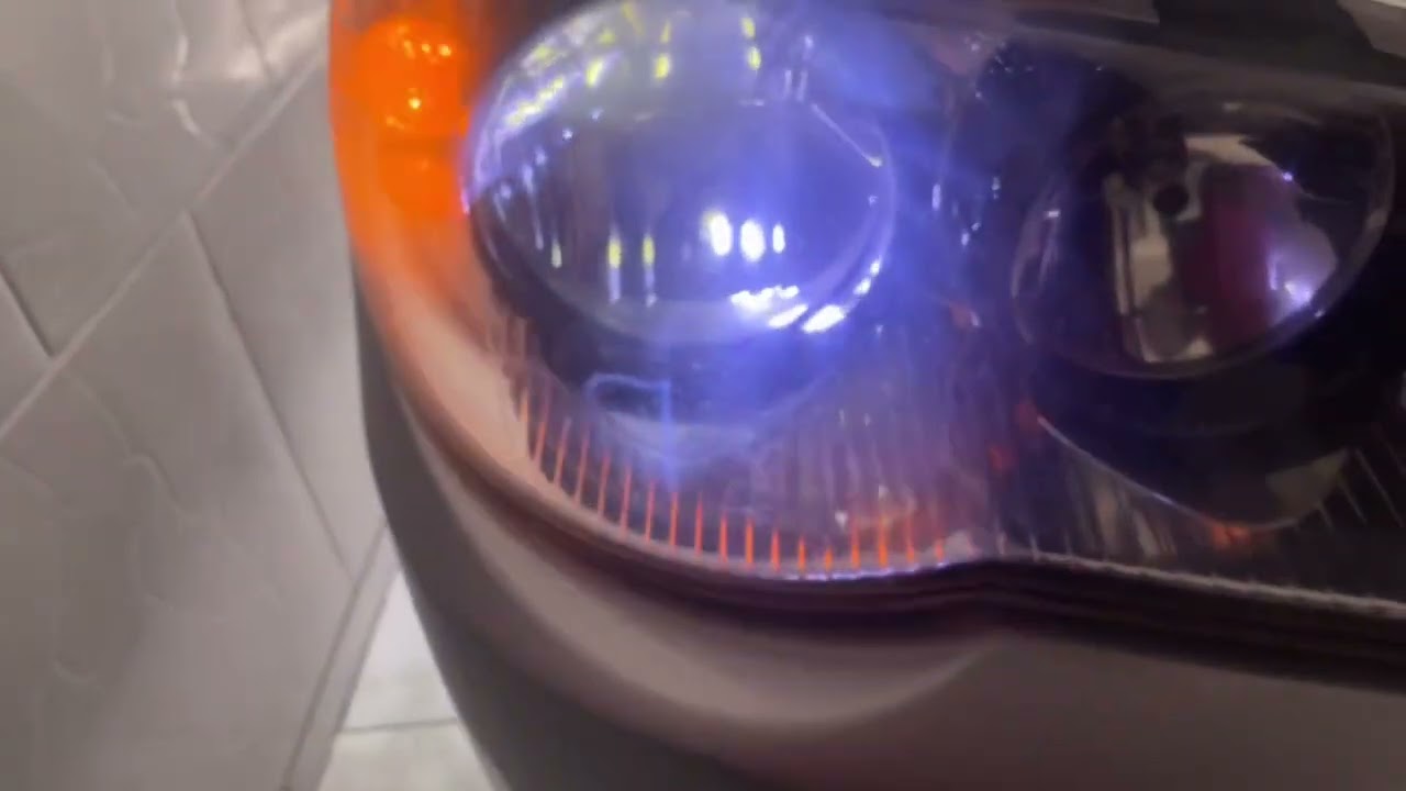 farol piscando(meia luz) quando liga a seta(pisca)