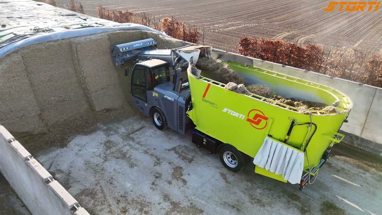 Storti Dobermann zelfrijdende voermengwagen