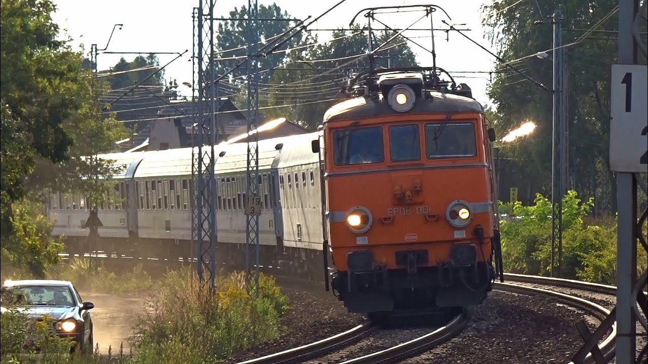 EP08-001 Świnka na łuku | Pociągi na LK61 przed stacją Częstochowa Stradom