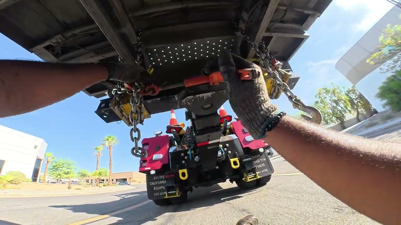 Thousand Palms, CA Box Truck Tow: Towing Day in the Desert
