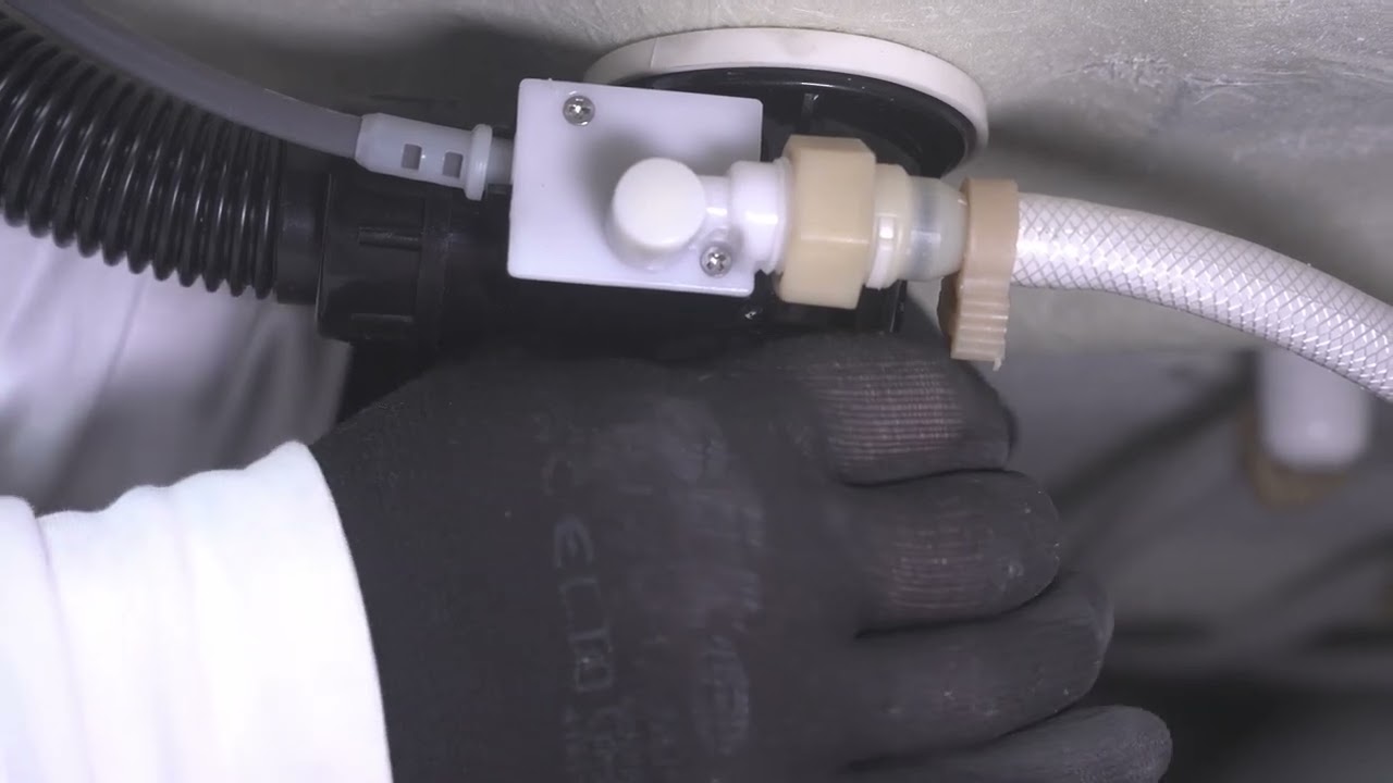 Installer une baignoire balnéo d’angle JETS avec robinetterie (6)