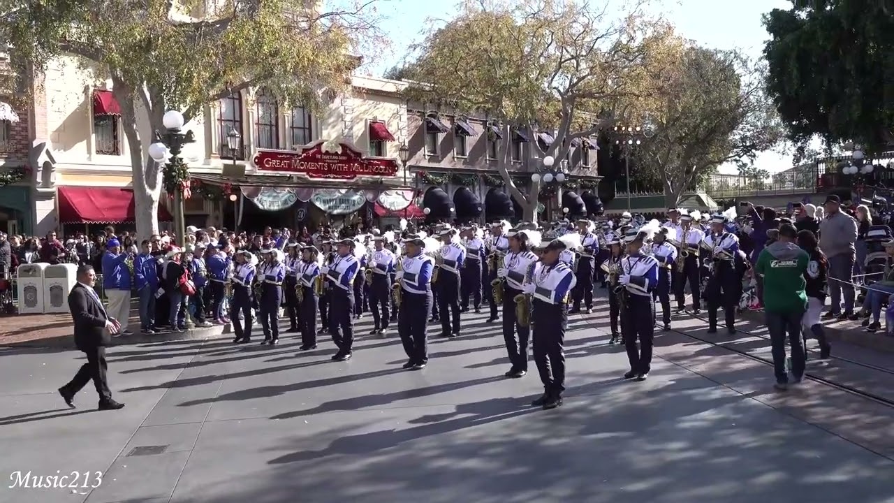 Participación en Disneyland 27-DIC-2019 de Banda El Salvador: Grande como su Gente