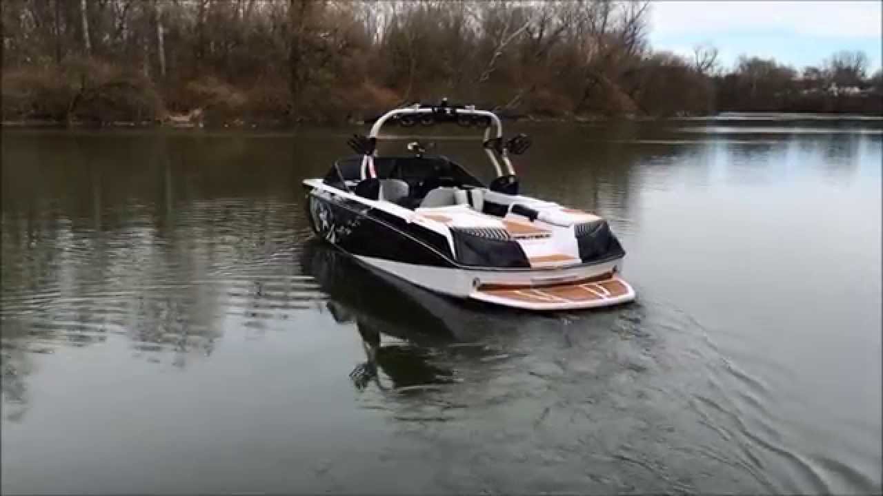 2015 Super Air Nautique G25 — серебристый цвет облаков/чёрный оникс на воде