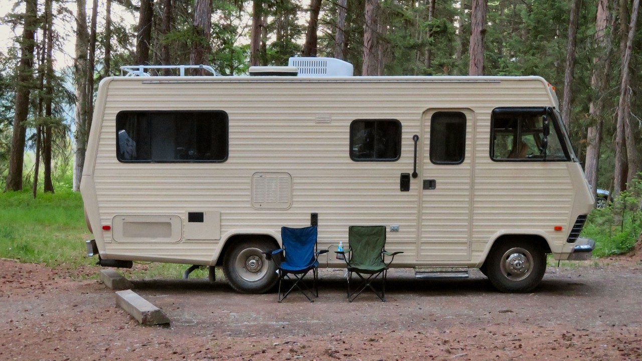 1984 Winnebago Tour: Our First RV Adventure at Tally Lake with our Cat!