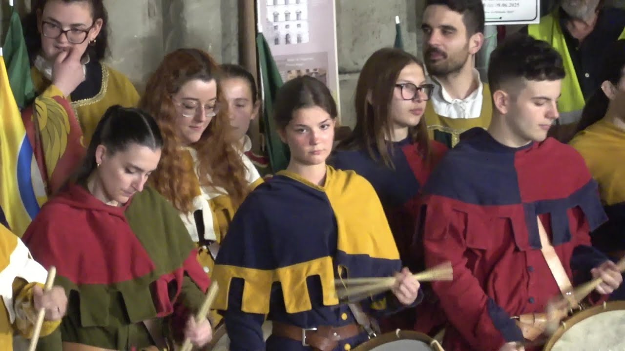 Cortona. Sbandieratori. Giochi di bandiere. Arezzo e Cortona 2025