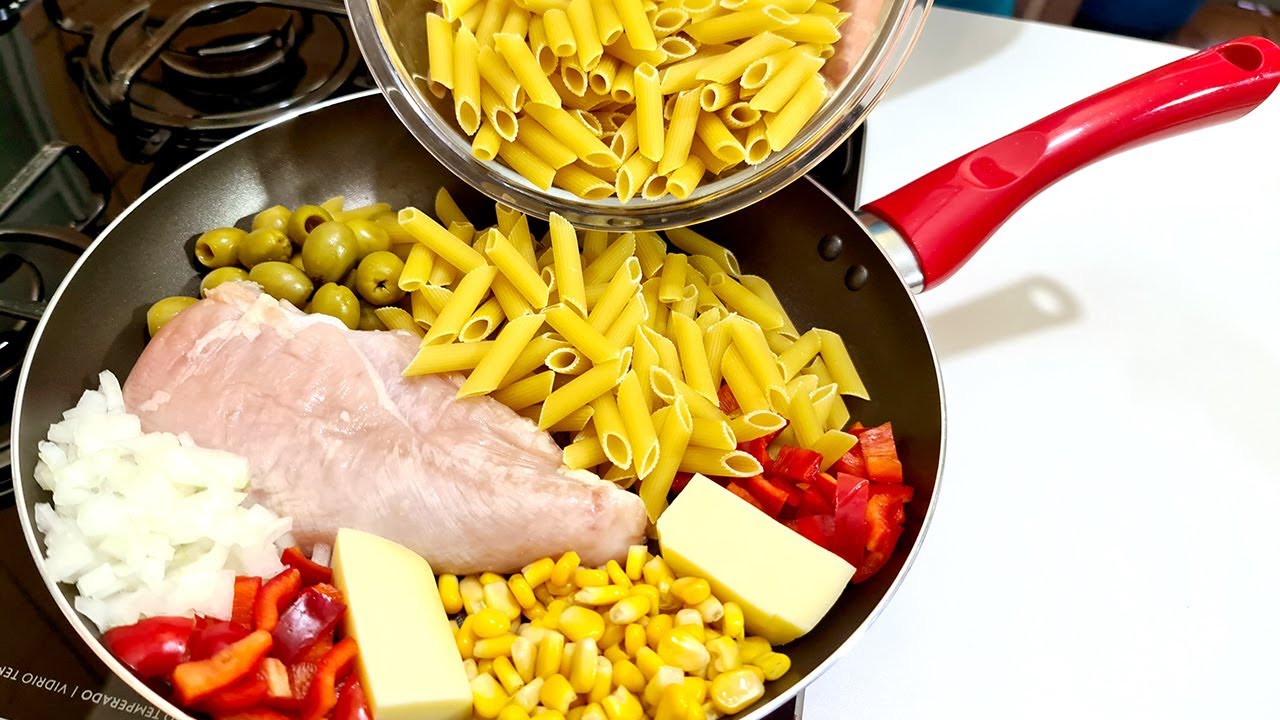 é só jogar na frigideira tudo e aquele macarrão cremoso com queijo