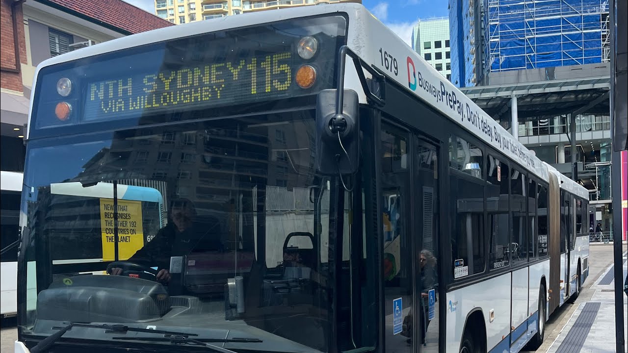Busways Willoughby m/o 1679 Volvo B12BLEA Euro 3 Custom Coaches CB60 Columbus Day Bendy Bus.
