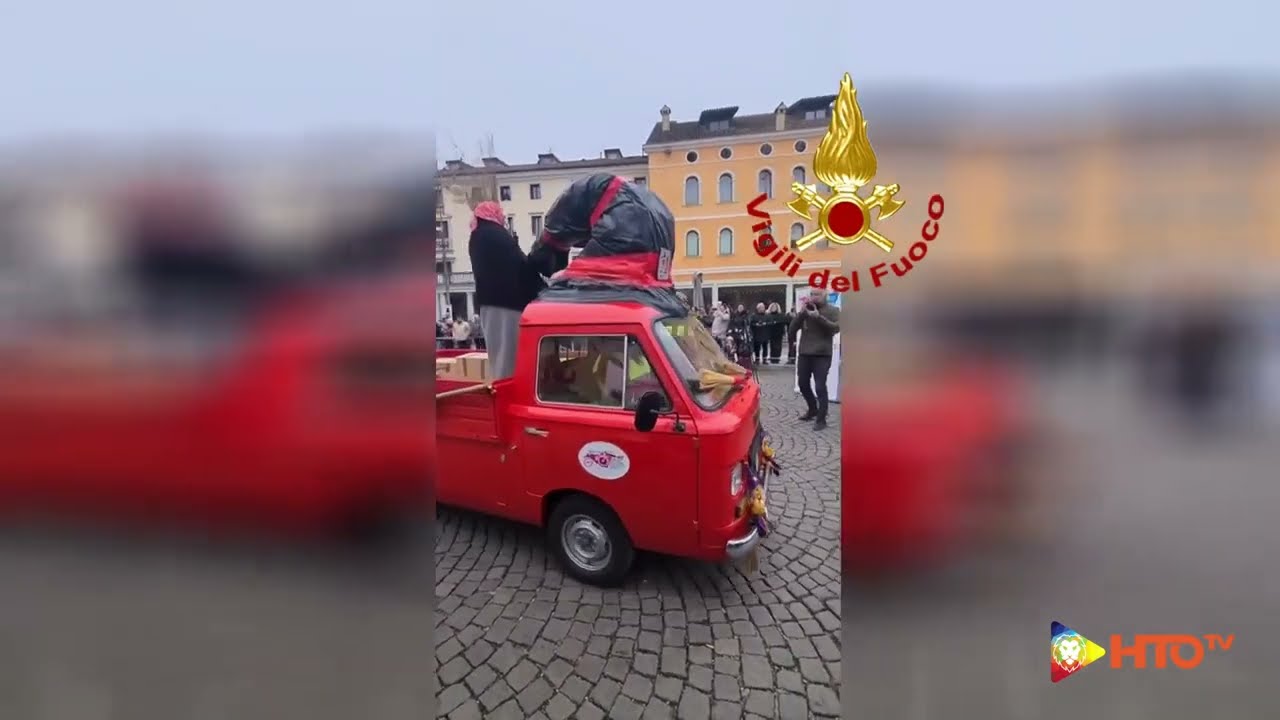 Belluno - In piazza dei Martiri il tradizionale appuntamento con La Befana dei VVF.- www.HTO.tv