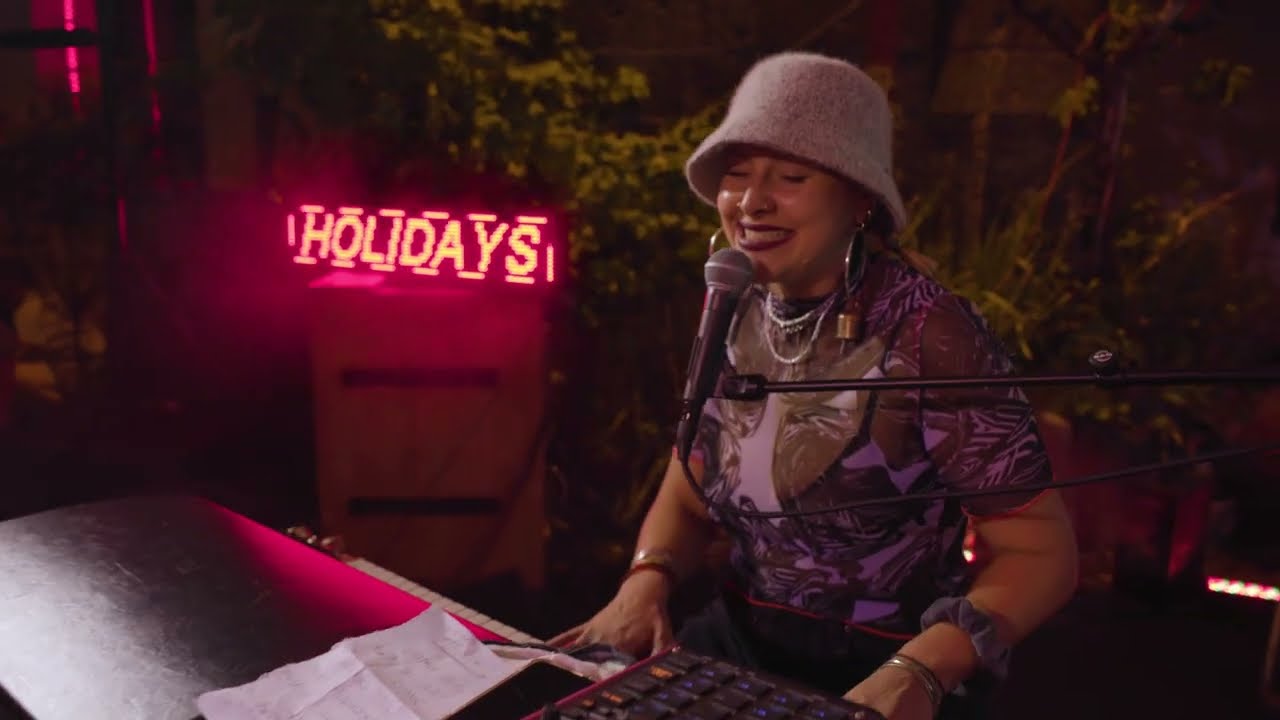 Allysha Joy live at Holidays 2022