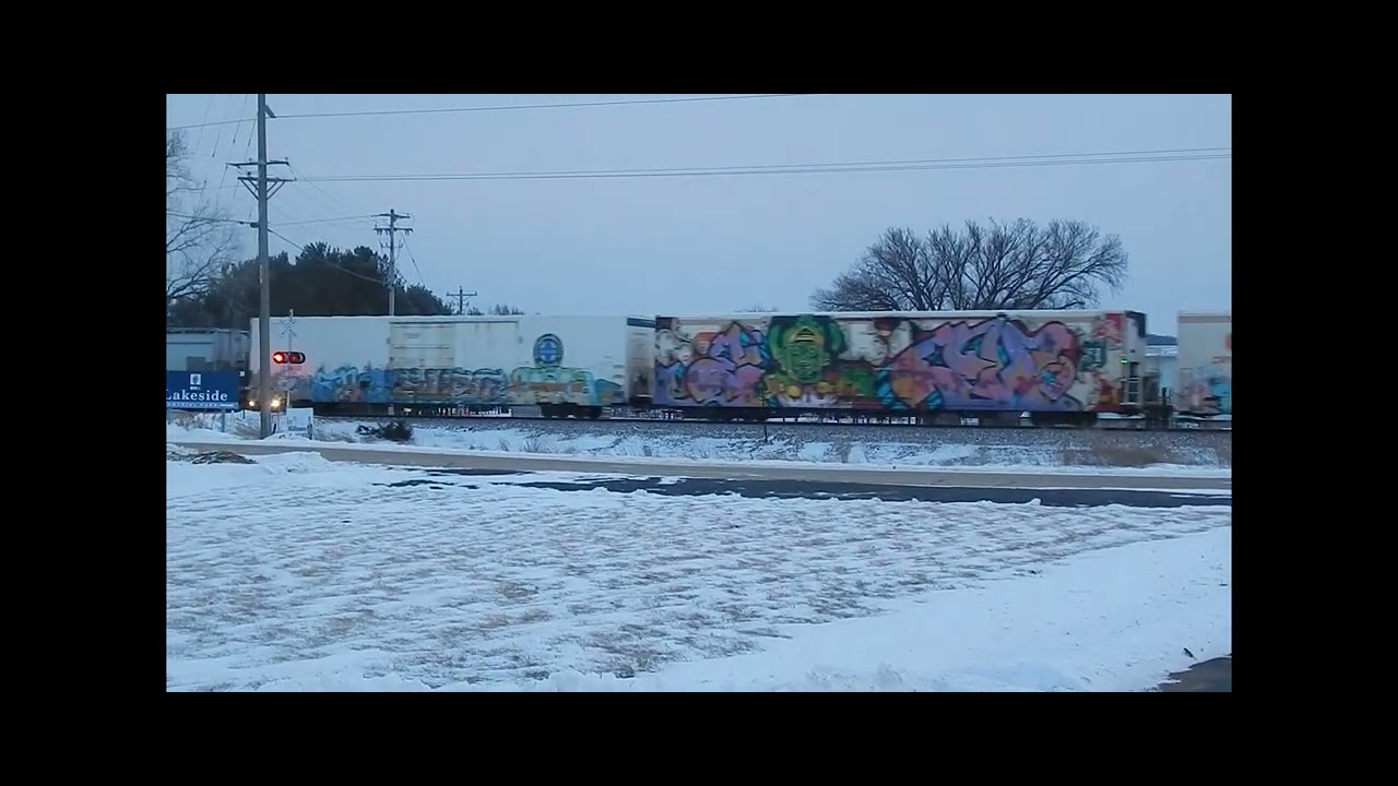 BNSF, NS pulling mixed freight