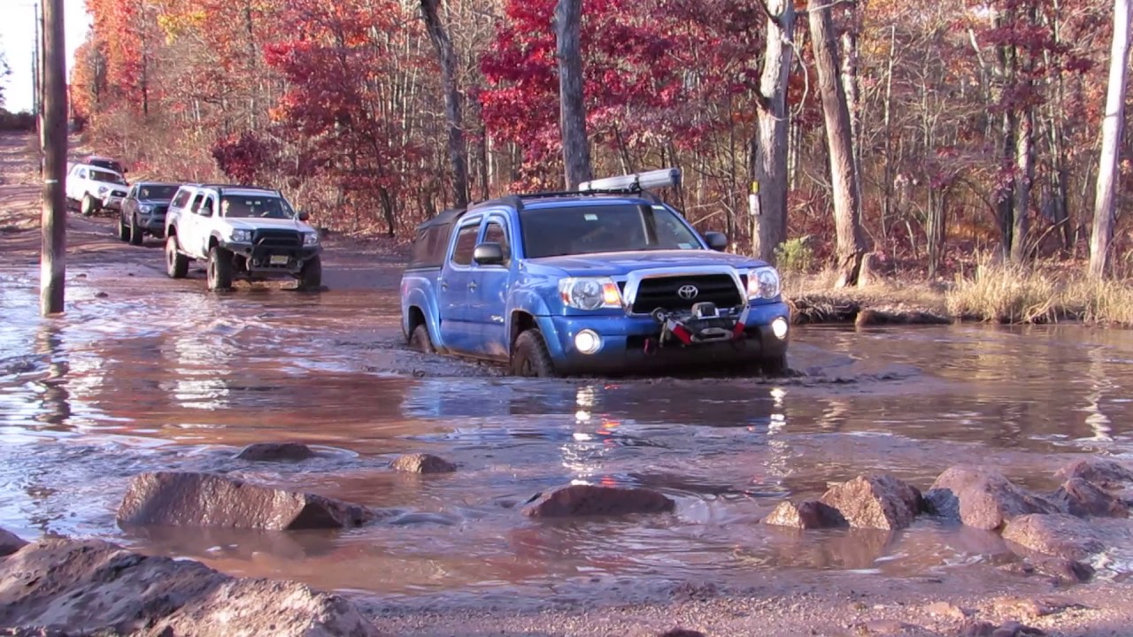 TacomaWorld.com members crossing muddy pit at Rausch Creek Nov. 2016