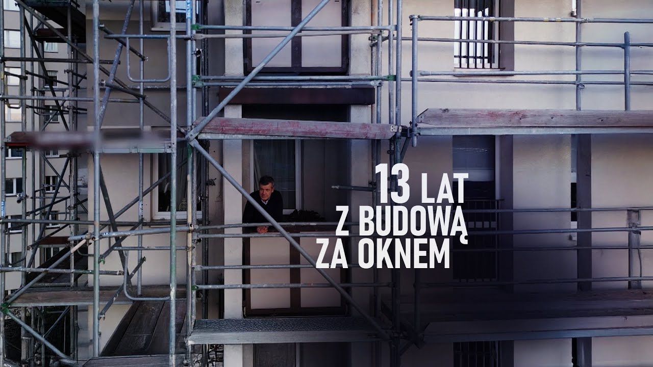 Mają za oknem rusztowanie niemal 13 lat. &bdquo;W mieszkaniu jest ciemno&rdquo; | UWAGA! TVN