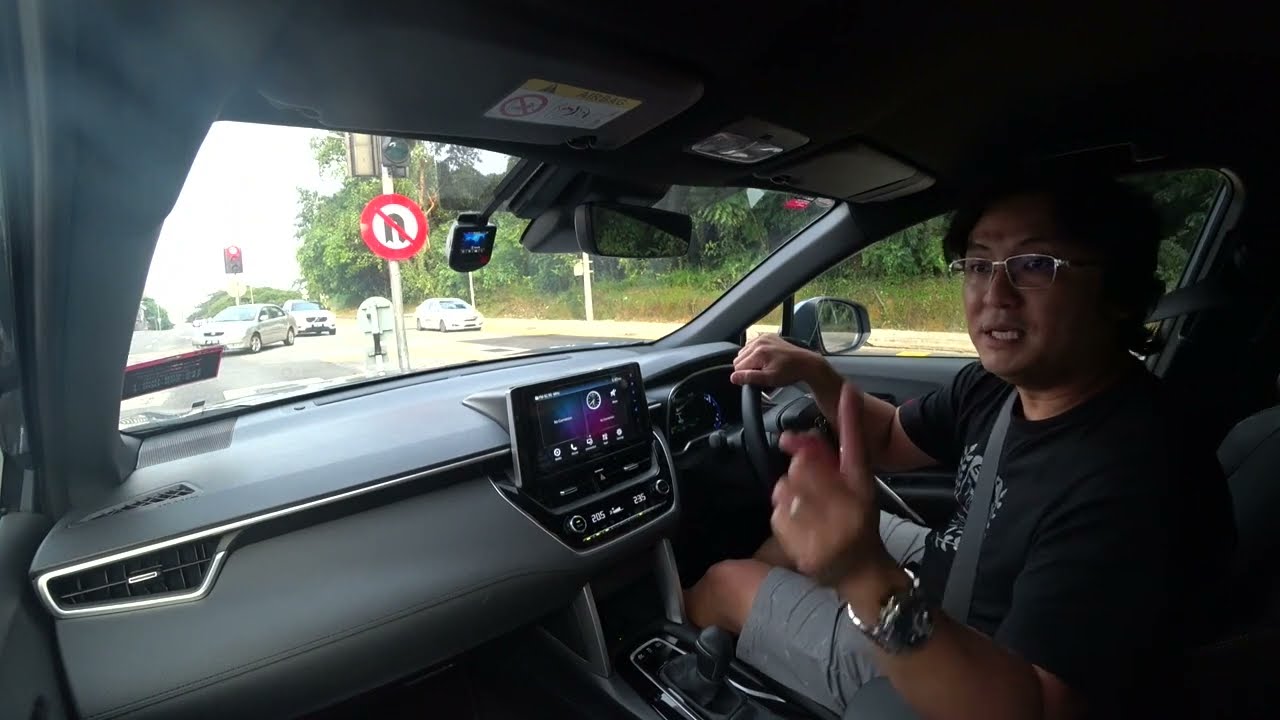 Why is it selling so well? 2022 Toyota Corolla Cross Hybrid In Depth Review | Evomalaysia.com
