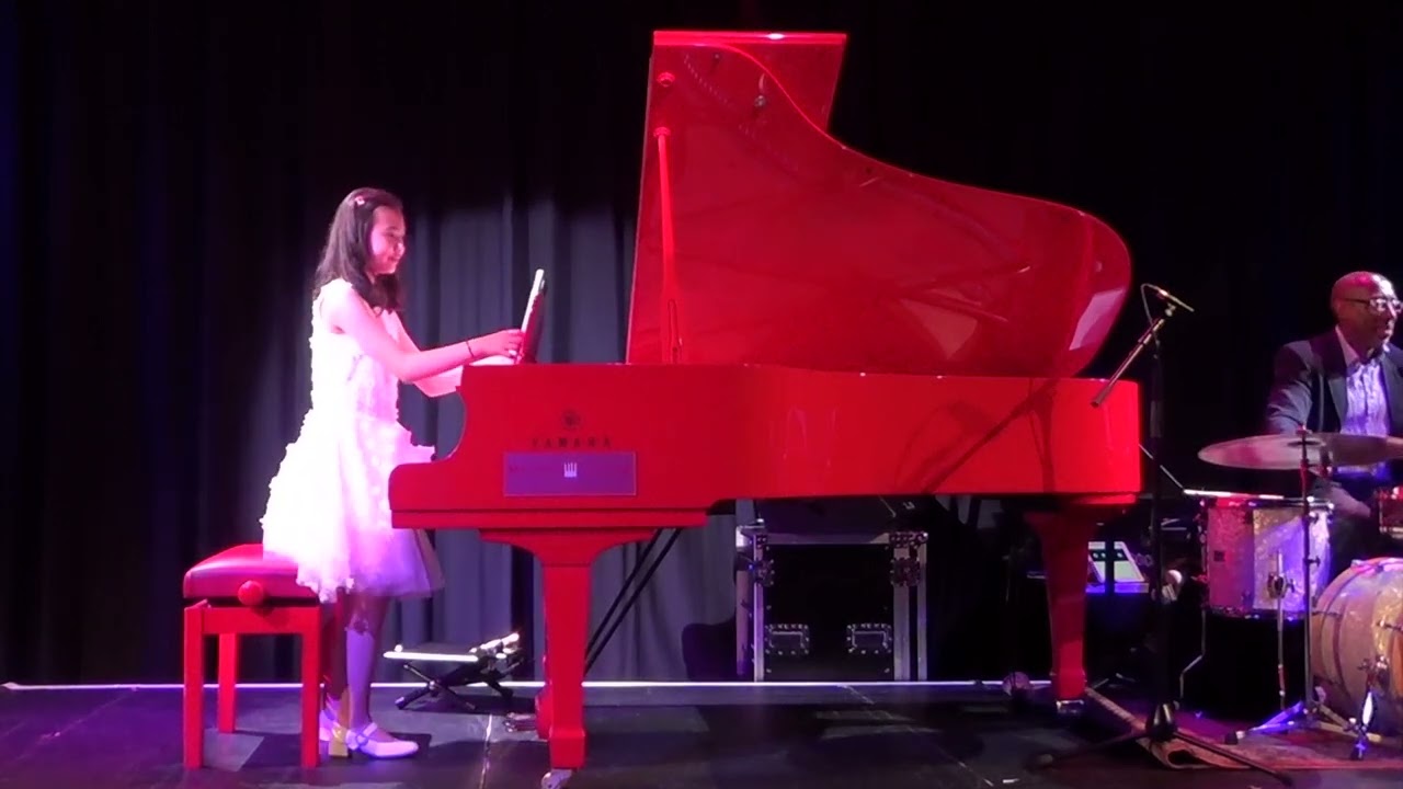 Elena Schwarz performing Mr Pickwick by Wedgwood at the Royal Albert Hall