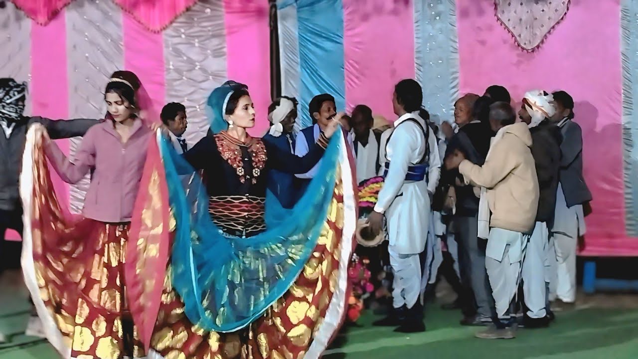 देशी राई//बुंदेल खंडी खड़ी राई कार्यक्रम हमारे गांव में दस्टोन गनता पच में जबरदस्त बुंदेलीराई 