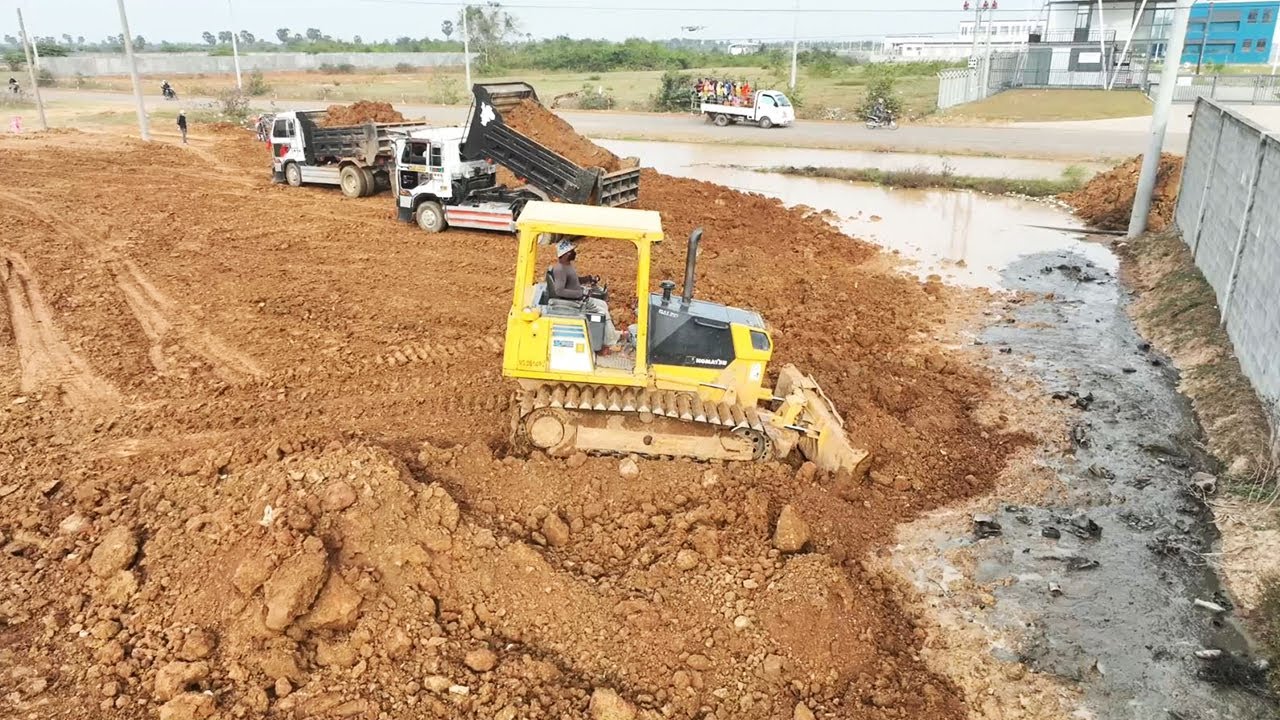 Amazing Action Show Construction Powerful Strongly Bulldozer Mini  Working Push Soil Clear With 5Ton