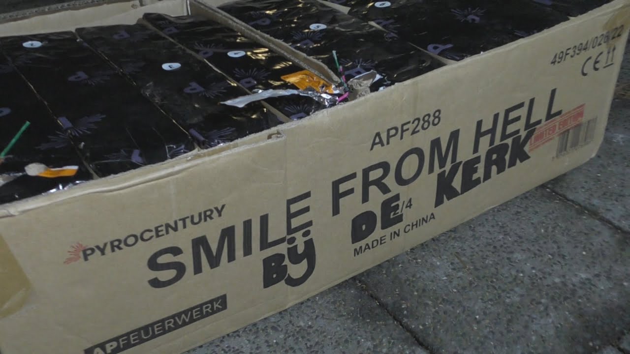 Smile From Hell Bij De Kerk Vuurwerk Oud en Nieuw 2022 - 2023