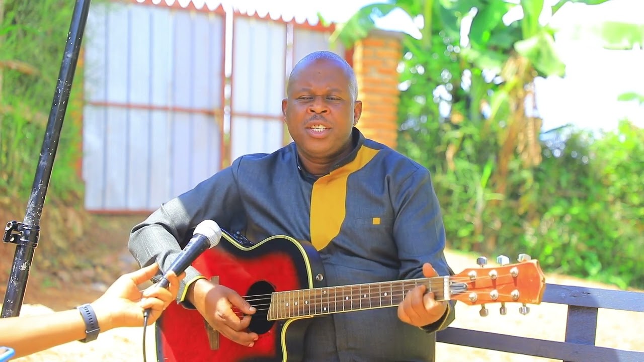 Uko Yozaga IMBWA ya Sebuja yitwa MUTONI😅 Uko YATERESE😅🧡MUSAFIRI ETIENNE Yasetsa nuvuye GUSHYINGURA😂