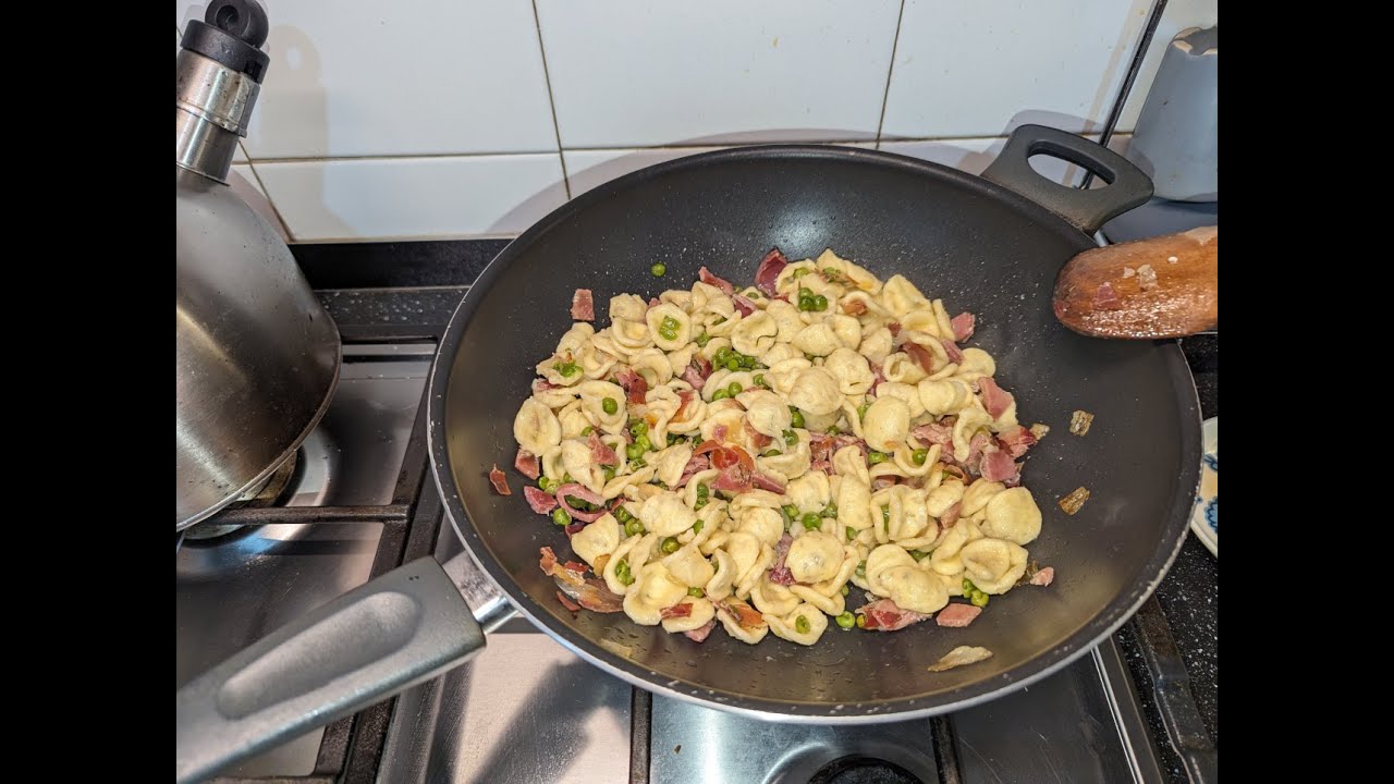 Orecchiette con speck e piselli (Orecchiette with speck and peas) ... by nonna Ida..!