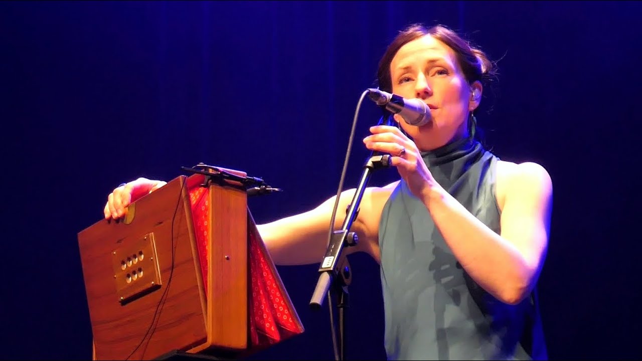 Julie Fowlis - Òran an ròin / The song of the seal (Live)