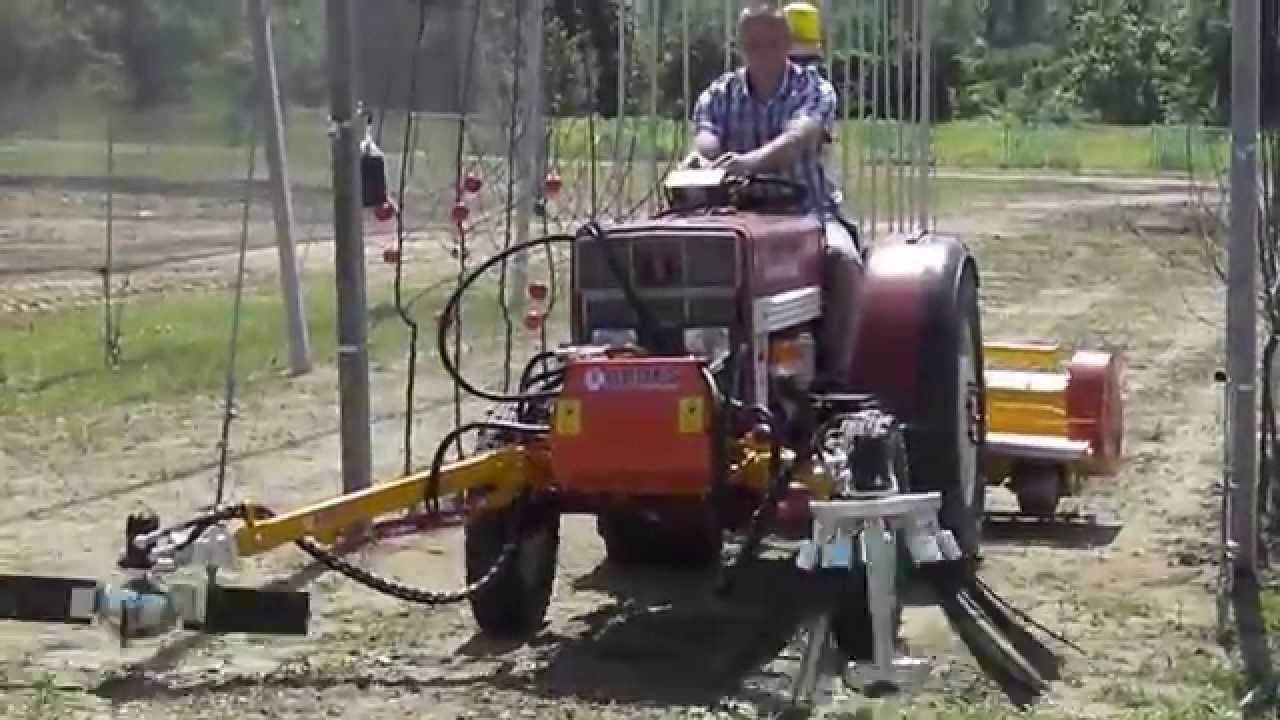 Warka 2014 prezentacja wygarniacza patyków i rozdrabniacza bijakowego AEDES