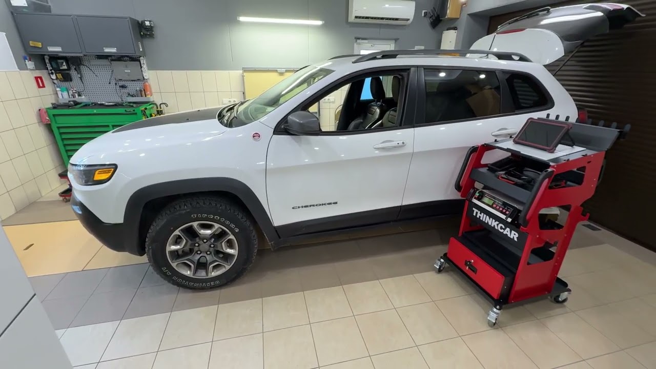 Jeep Cherokee KL 2020 - SRS система та повний привід