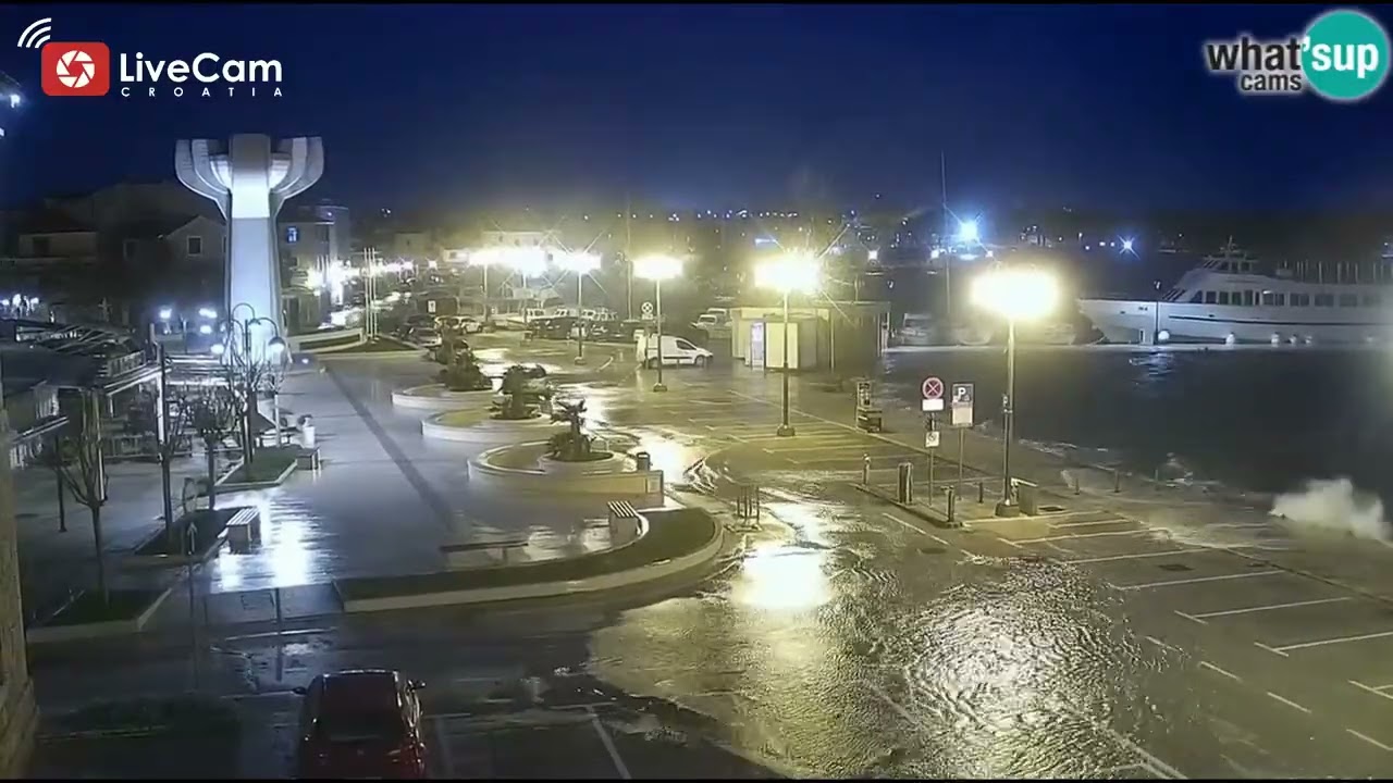 Olujno jugo u Vodicama – more preplavilo obalu, „Vodice pod vodom“