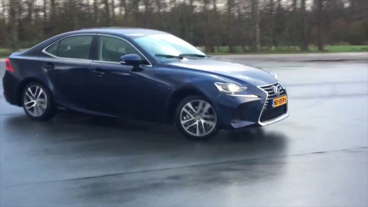Дешевый дорогой Лексус: Lexus is300h