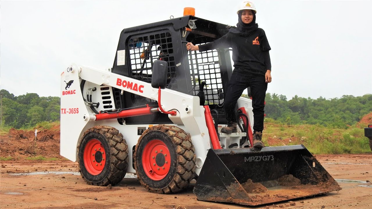 DEVITA Trying BOMAC TX-365S Skid Steer Loader Indotara Persada